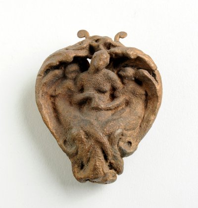 Maquette till ett hänge med den döde Kristus som bärs upp av två änglar (bronserad gips) av Alfred Gilbert