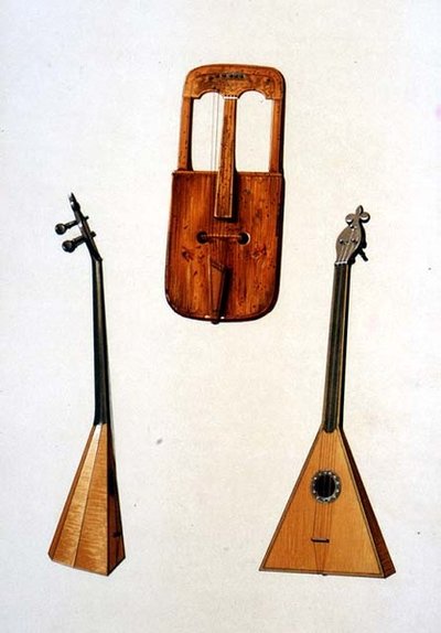 En walesisk Crwth och en rysk balalaika, från "Musical Instruments" (färgad litografi) av Alfred James Hipkins