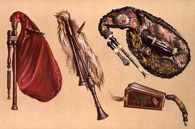 Säckpipor: fyra inklusive en Cornemuse, en Calabrian och en Musette, från "Musical Instruments" (färgad litho) av Alfred James Hipkins