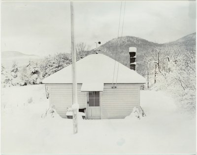 Först snö och lilla huset av Alfred Stieglitz