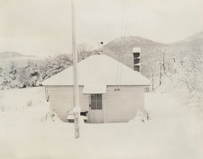 Första snön och det lilla huset av Alfred Stieglitz