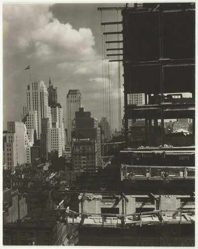 Från mitt fönster på An American Place, North, 1931. av Alfred Stieglitz