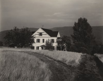 Hus och träd, Lake George av Alfred Stieglitz