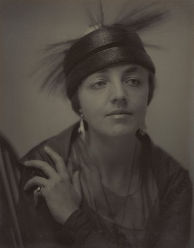 Katharine Nash Rhoades av Alfred Stieglitz
