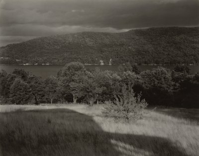 Lake George sett från kullen av Alfred Stieglitz