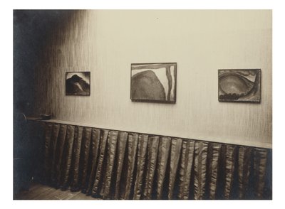 Rum till höger - Vägg till höger av Alfred Stieglitz