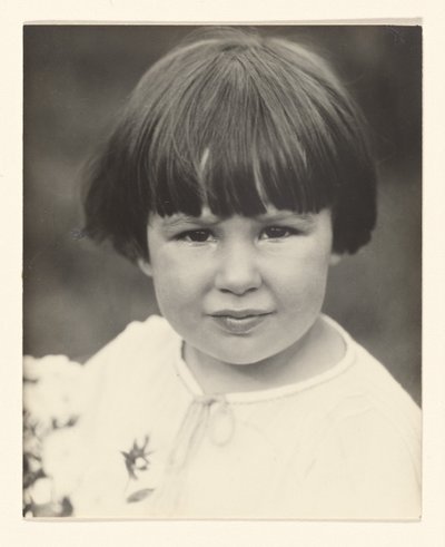 [Yvonne Boursault, Lake George] av Alfred Stieglitz