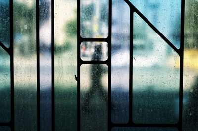 Glass Street i regnväder – Street View av Ali Ayer