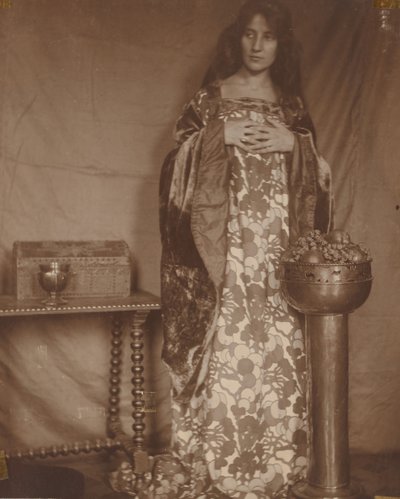 Porträtt av Alice Dieudonne Chase, ca. 1906. av Alice Gerson Chase