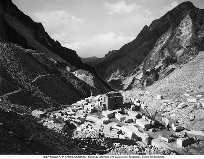 Ravaccione stenbrott, nära Carrara (svart/vitt foto) av Fratelli Alinari