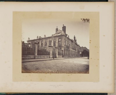 Den brinnande arsenalen. Exteriör vy. av Alphonse J. Liébert