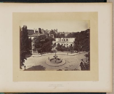 Thiers-huset under rivningen, under Kommunen. av Alphonse J. Liébert