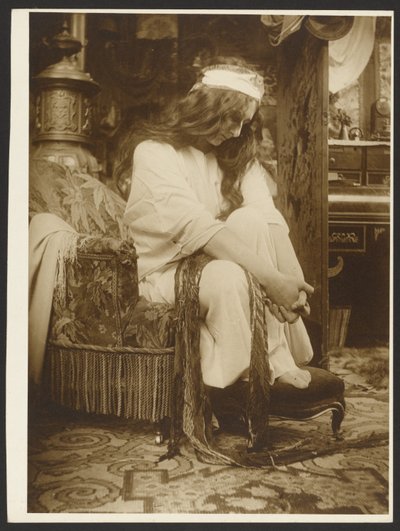 [Modell för illustration av Emil Gebharts "Cloches de Noël et de Pâques", Paris]. av Alphonse Maria Mucha
