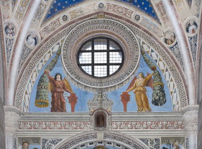 Änglar med röda sköldar och dekorationer av Ambrogio da Fossano