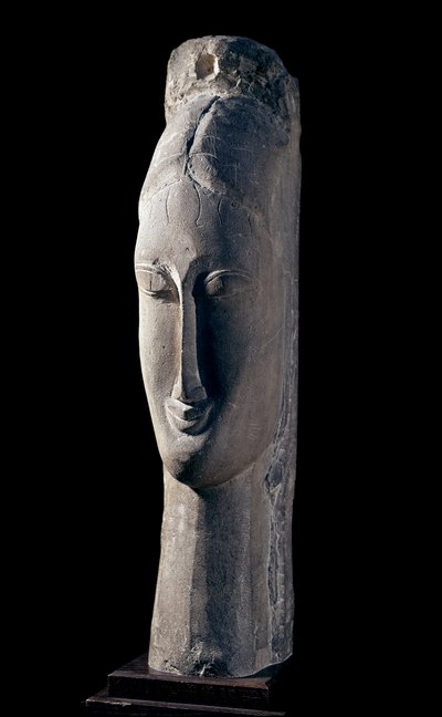Huvudet av en kvinna. Kvinnans huvud. Skulptur av Amedeo Modigliani (1884-1920) av Amedeo Modigliani