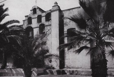 Kalifornien: Bells of Mission San Gabriel, grundat 1771, på sluttningarna av vallmo-klädda foten nära Pasadena (s/v foto) av American Photographer (after)