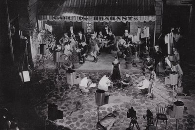 Kalifornien: Hollywood, en "film" i vardande i en av de många filmstudiorna nära Los Angeles (s/v foto) av American Photographer (after)