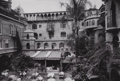 Kalifornien: Riverside, Patio Dining Room på Glenwood Mission Inn (s/v foto) av American Photographer (after)