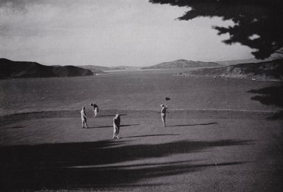 Kalifornien: San Francisco, Lincoln Park, med utsikt över Golden Gate, havet och staden (s/v foto) av American Photographer (after)