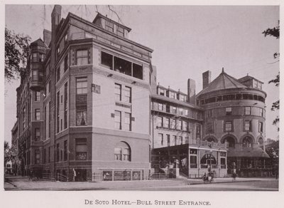 De Soto Hotel, Bull Street Entrance (s/v foto) av American Photographer (after)