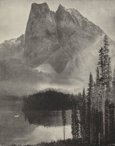 Emerald Lake i Selkirk Mountains (s/v foto) av American Photographer (after)