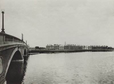 Harvard University: John W Weeks Bridge och Graduate School of Business Administration (s/v foto) av American Photographer (after)