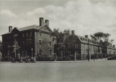 Harvard University: Phillips Brooks House; Slåtterhall, sovsal; Lionel Hall, sovsal (s/v foto) av American Photographer (after)