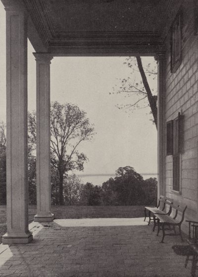 Mount Vernon: East Portico (s/v foto) av American Photographer (after)