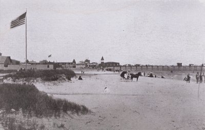 Old Orchard Beach, Maine: Strandscen (s/v foto) av American Photographer (after)