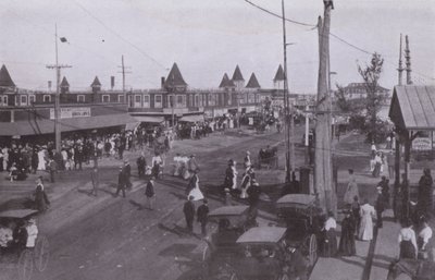 Old Orchard Beach, Maine: Scen nära depån (s/v foto) av American Photographer (after)