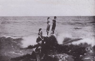 Old Orchard Beach, Maine: Surf på Googins Rocks (s/v foto) av American Photographer (after)