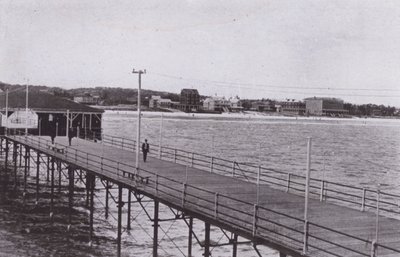 Old Orchard Beach, Maine: Utsikt från piren (svart/vitt foto) av American Photographer (after)