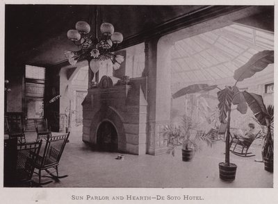Sun Parlour and Hearth, De Soto Hotel (s/v foto) av American Photographer (after)