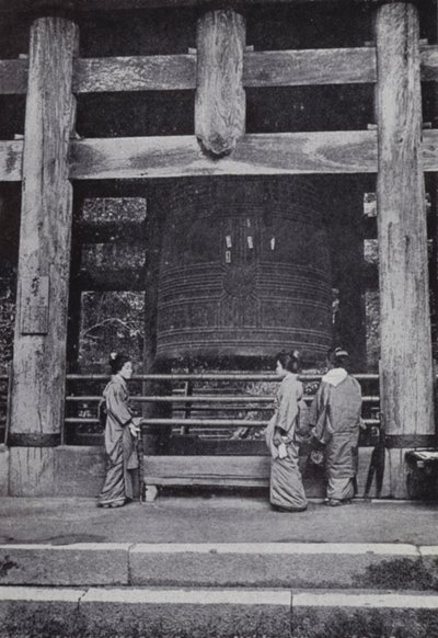 Den stora klockan i Chiou-Ju-templet (s/v foto) av American Photographer (after)