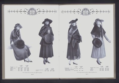Tvåsidigt uppslag från The Theatre of Fur Fashion (s/v foto) av American Photographer (after)