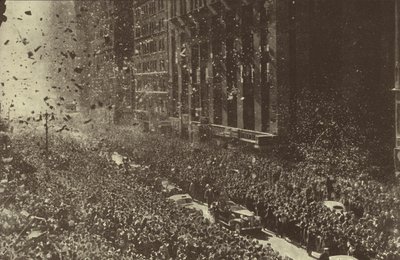 USA:s president Franklin D Roosevelt fick ett entusiastisk välkomnande i New York City efter att ha blivit vald för en tredje mandatperiod, december 1940 (s/v foto) av American Photographer (after)