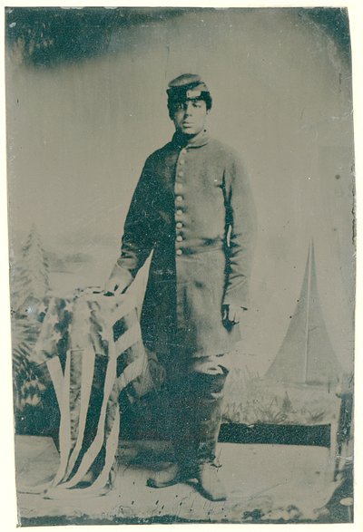 Charles H. Arnum, en menig i 54:e Massachusetts volontärinfanteriregemente, 1864 (blecktypfoto) av American Photographer