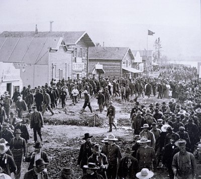 Dawson City under guldrushen i Klondike (1897-98) 1898 (svart/vitt foto) av American Photographer