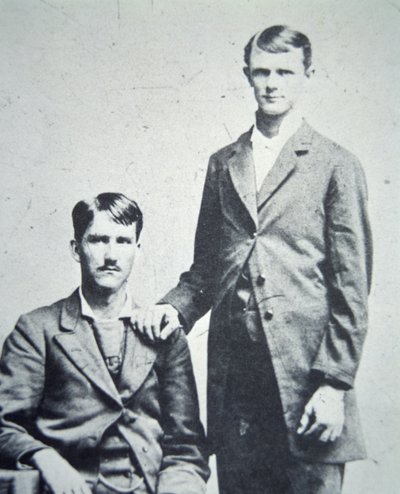 Frank (1843-1915) och Jesse James (1847-82) ca 1870 (s/v foto) av American Photographer