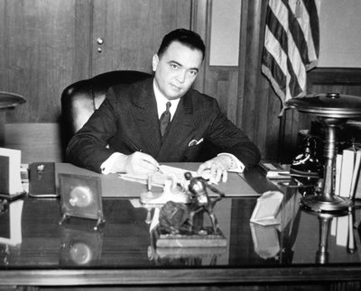 J. Edgar Hoover (1895-1972) 1935 (s/v foto) av American Photographer