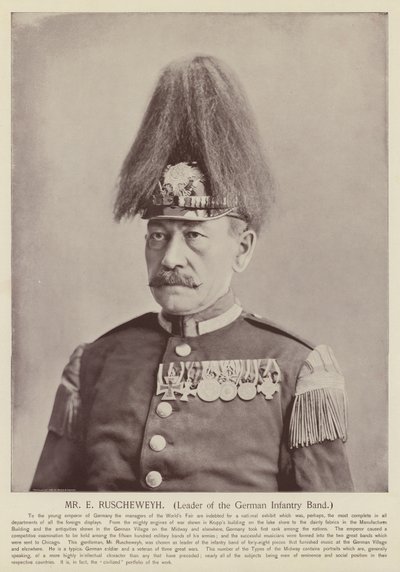 Mr E Ruscheweyh, ledare för det tyska infanteribandet av American Photographer