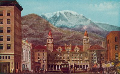 Pikes Peak Avenue, Colorado Springs, Colorado, Pikes Peak i fjärran (färgfoto) av American Photographer