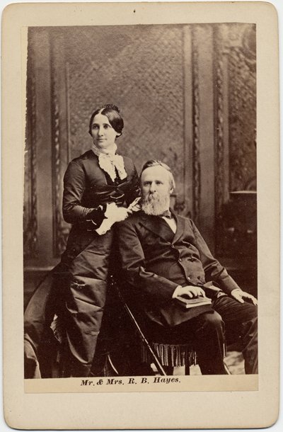 Rutherford Birchard Hayes (1822-93), USA:s 19:e president, och Lucy Ware Webb Hayes (1831-89), hans fru (albumfoto) av American Photographer