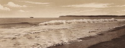 San Diego: Surf vid Coronado Beach, Point Loma i fjärran, San Diego (svartvitt foto) av American Photographer