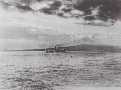 Ångaren Oshkosh lämnar Long Beach på sin jungfruresa (svartvitt foto) av American Photographer