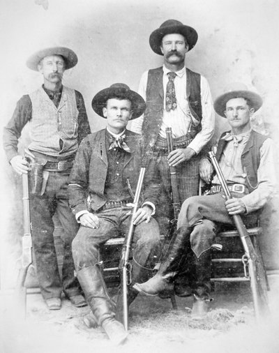 Texas Rangers beväpnade med revolvrar och Winchester-gevär av American Photographer