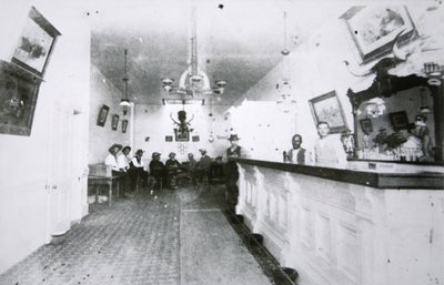 The Long Branch Saloon, Dodge City, Kansas, ca 1880 (s/v foto) av American Photographer
