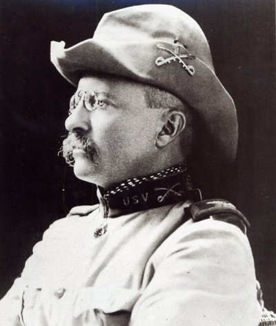 Theodore Roosevelt som överstelöjtnant för 1:a amerikanska volontärkavalleriet 1898 (s/v foto) av American Photographer