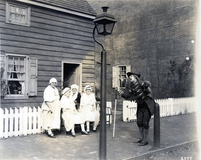Town Crier on the High Street, 1926 (gelatinsilvertryck) av American Photographer