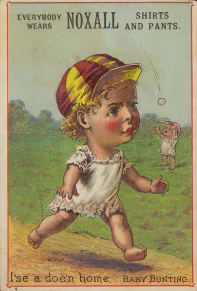 Baby springer bär baseballhatt av American School